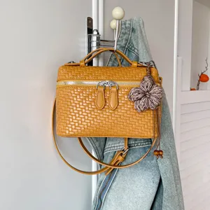 Borsa a mano intrecciata gialla elegante borsa a tracolla strutturata pochette vanity chic