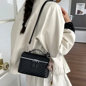 Chic borsa a tracolla intrecciata nera da donna, elegante borsetta per il commuting.