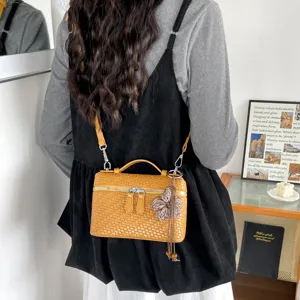 Borsa a tracolla intrecciata chic da donna, elegante borsa da giorno con dettaglio nappina