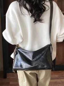 Women's black shoulder bag large capacity commuter casual crossbody handbag stylish 2026 new