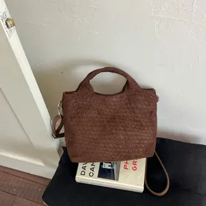 Bolso de hombro marrón tejido para mujer, elegante shopper de gran capacidad para diario.