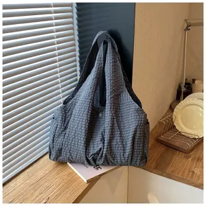 Bolso tote casual a cuadros de gran capacidad para mujer, elegante bolso de hombro para uso diario.