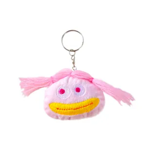 Süßer Plüsch Alien Monster Schlüsselanhänger mit großem Mund und Zöpfen, Taschenanhänger.