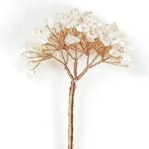 Arbre de cristal fait main en fil de cuivre tissé avec détails en quartz clair