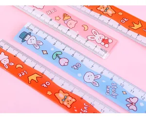 Joli ensemble de règles droites en plastique translucide avec des motifs de lapins mignons.