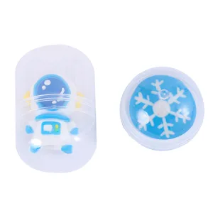 Jouet capsule transparent 32mm avec figurine d'astronaute et flocon de neige vue principale