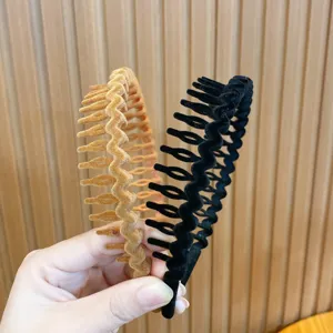 Velvet toothed zigzag hair hoops, non-slip wavy headbands in brown and black for daily use.