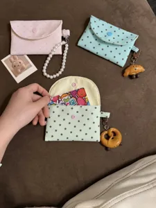 Porte-monnaie et etui a cartes etoiles menthe style doux avec porte-cles detail vue sac.