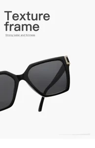 Gafas de sol negras elegantes con detalles de diamantes de imitación y protección UV400.