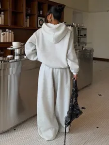 Women's oversized grey fleece tracksuit, casual two-piece hoodie and wide leg sweatpants.