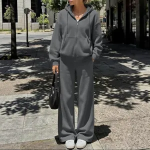 Set tuta sportiva casual grigio scuro con felpa con cappuccio e zip e pantaloni larghi.