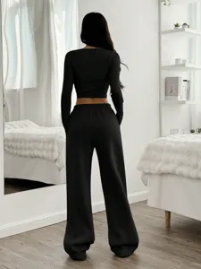 Ensemble haut court décontracté et pantalon de survêtement large noir femme automne détail