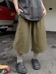 Men's solid color loose wide-leg seven-point casual shorts, trendy street style fashion apparel.