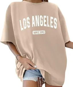 Oversize beige Grafik T-Shirt für Damen, lässiges Streetwear Kurzarm-Top mit Buchstaben.