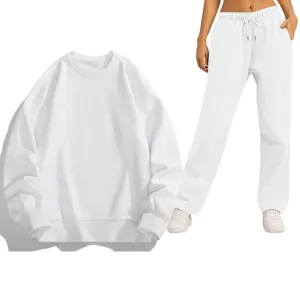 Conjunto de chándal casual liso en color blanco con sudadera y pantalón para la primavera.
