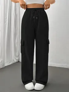 Pantalone cargo tinta unita largo da donna con tasche, vita elastica con coulisse.