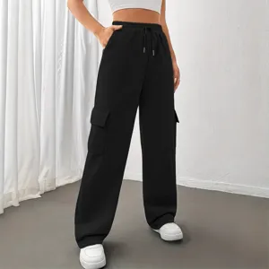 Pantaloni cargo casual neri da donna con vita elastica e comode tasche laterali.