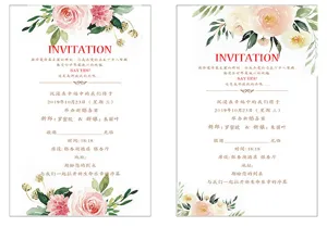 Elegantes invitaciones de boda florales con rosas en acuarela y letras doradas.