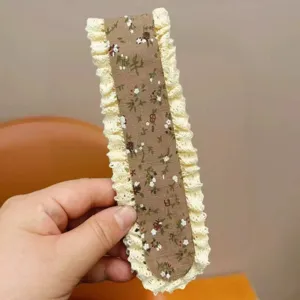 Sweet floral knitted bangs patch with cute yellow lace trim for daily hair styling detail.