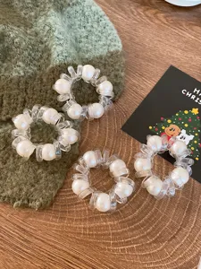 Elastici per capelli a filo di telefono trasparenti con perle bianche dettaglio.
