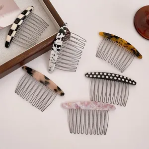 Koreanischer Haarkamm Metallzahn Set mit schickem Karomuster und Marmoroptik Design.