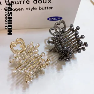 Pince à cheveux perle en métal avec cœur et strass, accessoire élégant pour coiffure femme.
