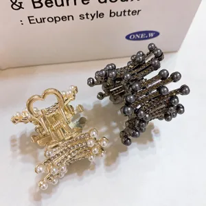 Pince à cheveux en métal perlé pour femmes, élégant accessoire strass pour queue de cheval.