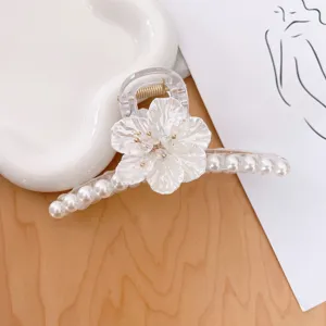 Pinza de pelo transparente grande con perlas elegantes y diseño de flor blanca para mujeres.