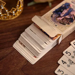 Mazzo di carte da gioco retro per feste, con un bellissimo design artistico vintage.
