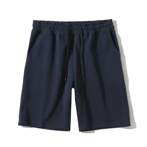 Gedetailleerd overzicht van heren casual katoenen sportshorts met elastisch trekkoord.
