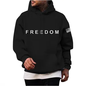 Sweat à capuche unisexe noir classique avec impression freedom pour un style quotidien.