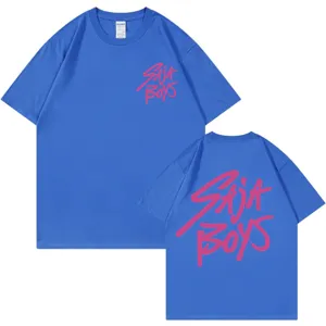 Blaues Oversize Damen Kurzarm T-Shirt mit stilvollem rosa grafischem Aufdruck.