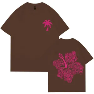 Braunes Oversize Grafik T-Shirt für Damen mit rosa Palmen und Hibiskus Blütendruck.