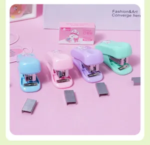 Macaron süßer Kaninchen Mini Hefter mit Klammern, tragbares Büro Schreibwaren Set.