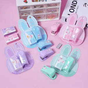 Süßer Mini-Heftgeräte-Set mit Kaninchen-Design und Klammern, bunte Macaron Bürobedarf.