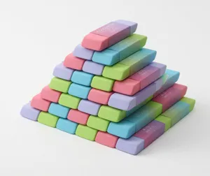 Gedetailleerd overzicht van kleurrijke macaron verloopgum, netjes gestapeld met pastelkleuren.