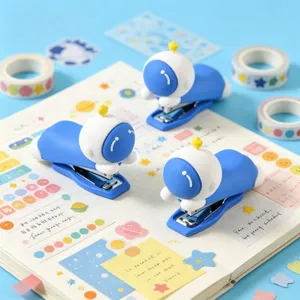 Niedliche Cartoon Astronaut Mini Heftgerät Tragbare Mühelose Papierhefter Desktop Schreibwaren Für Schule Büro Studenten Universal