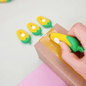 Adorable mini couteau utilitaire maïs, cutter portable mignon pour étudiants et colis.