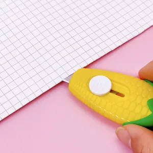 Joli mini couteau utilitaire en forme de maïs pour bureau, cutter portable pour découper le papier.