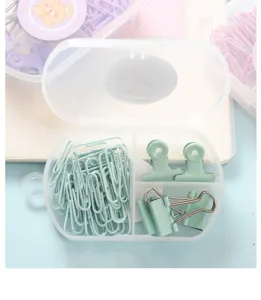 Set di graffette e clip fermacarte color macaron in scatola trasparente per ufficio.