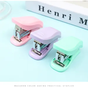 Niedlicher Macaron Mini-Tacker, tragbares Büro- und Schul-Heftgerät in mehreren Farben.