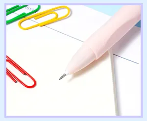 Roze gelpen punt detail close-up schrijfwaren schattige esthetische school studie tool