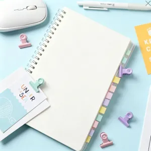 Bunte Metallbinderclips für die Büroorganisation, Papierspeicherung und süße Studentenplaner.