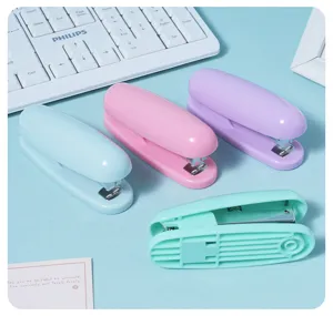 Pastellfarbene Mini-Heftgeräte für Büro und Schule, arbeitssparende bunte Heftzwingen im Set.
