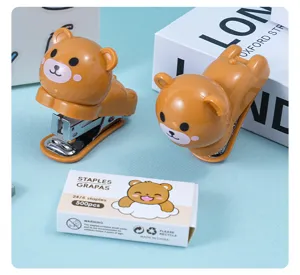 Niedliches Mini Bär Tacker Set, tragbares Cartoon Handtackermodell mit Heftklammern.