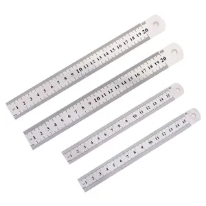 Juego de reglas de acero inoxidable duraderas con escalas métricas claras para oficina y escuela.