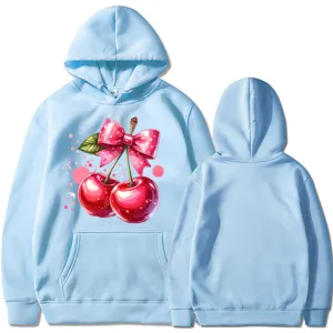 Hellblaue Kapuzenpullover mit süßem Kirsch-Grafik-Print und rosa Schleife. Lässiger Stil.