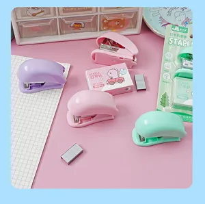 Süßes Mini-Tacker-Set mit niedlichem Dinosaurier-Design für die Schule und das Büro.