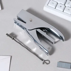 Robuster Zangenhefter mit Entklammerer und Klammern für Büro und Verpackung.