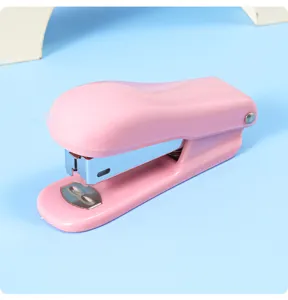 Rosa Mini Thekenhefter fur Buro und Schule, kompakte Metall- und Kunststoffkonstruktion.